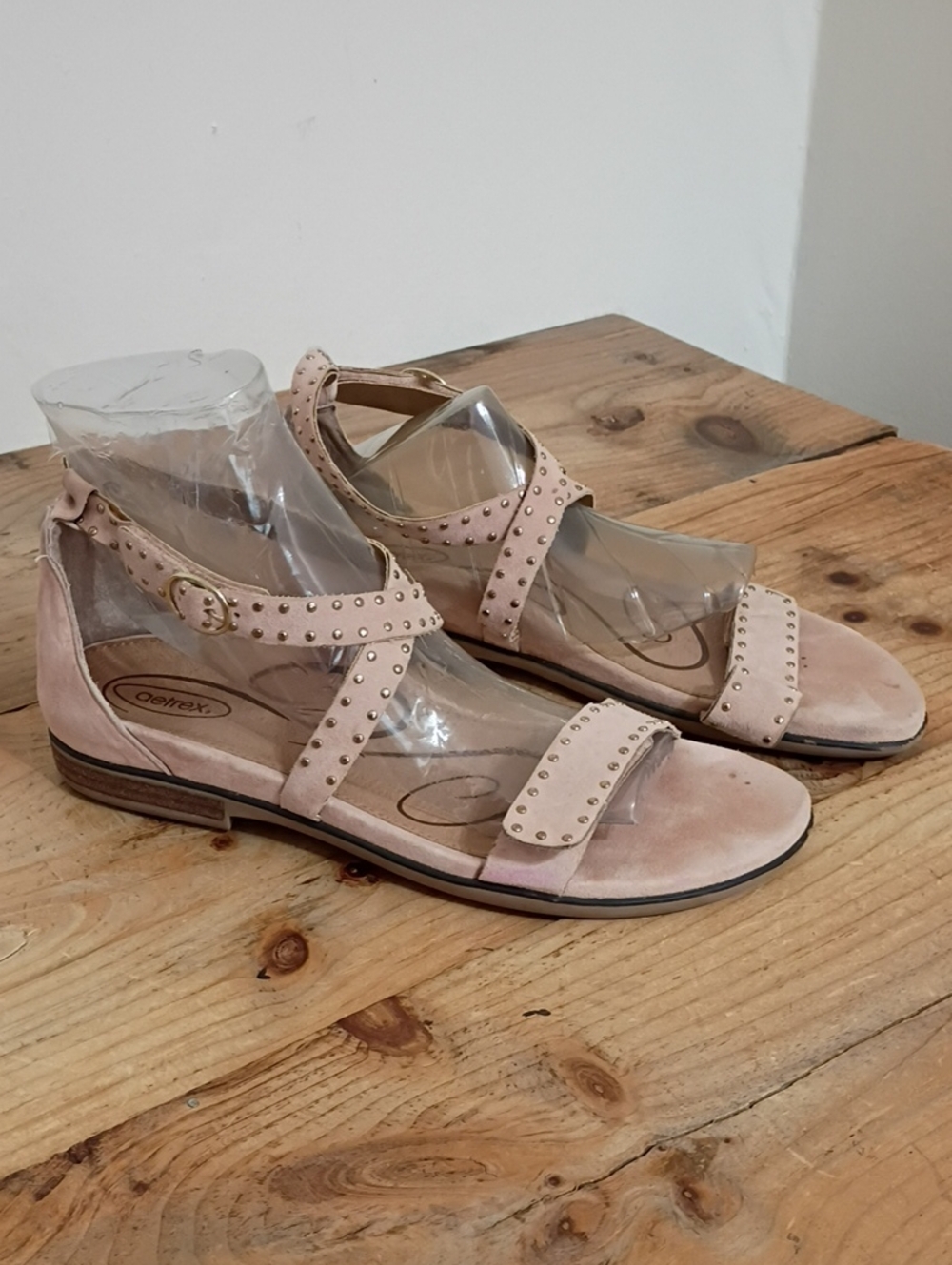 Aetrex Brenda Beaded Pink Suede Adjustable Cross Cross Sandals Size 39 - Picture 3 of 10